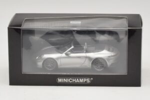 Porsche 911 992 Carrera 4S Cabriolet Silver Minichamps 1:43 410069330 Diecast — photo 5 of 5