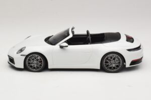 Porsche 911 992 Carrera 4S Cabriolet White Minichamps 1:18 155067330 Diecast — photo 3 of 6