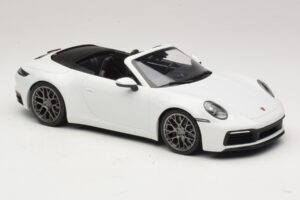 Porsche 911 992 Carrera 4S Cabriolet White Minichamps 1:18 155067330 Diecast — photo 4 of 6