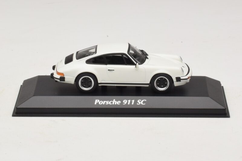Porsche 911 SC White Maxichamps 1:43 940062020 Diecast