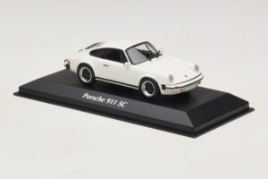 Porsche 911 SC White Maxichamps 1:43 940062020 Diecast — photo 3 of 5