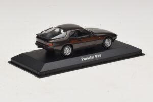 Porsche 924 Brown Metallic Maxichamps 1:43 940062121 Diecast — photo 2 of 5