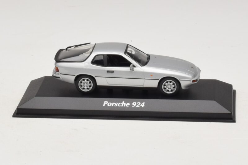 Porsche 924 Silver Maxichamps 1:43 940062120 Diecast