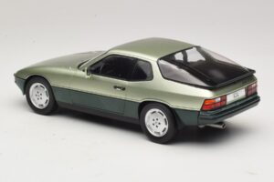Porsche 924 Turbo Light Green & Dark Green MCG 1:18 MCG18660 Diecast — photo 5 of 6