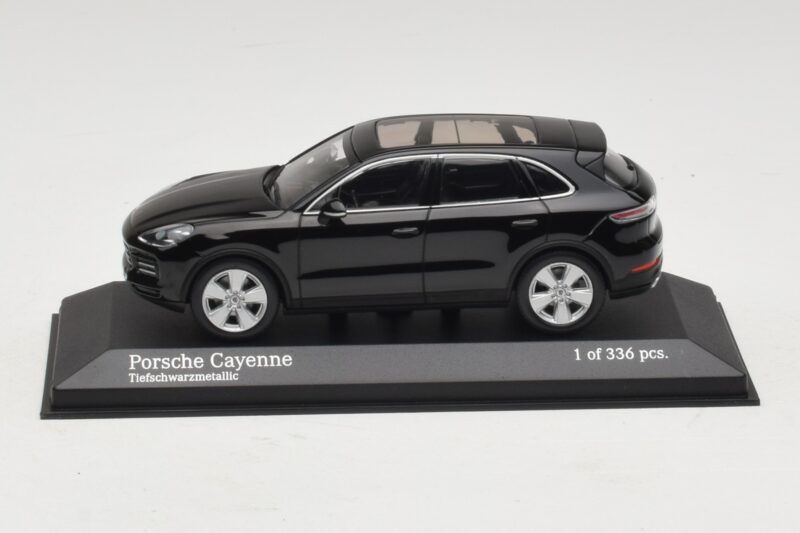 Porsche Cayenne Black Metallic Minichamps 1:43 410066301 Diecast