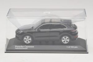 Porsche Cayenne Black Metallic Minichamps 1:43 410066301 Diecast — photo 4 of 5