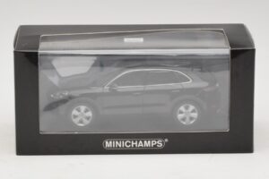 Porsche Cayenne Black Metallic Minichamps 1:43 410066301 Diecast — photo 5 of 5