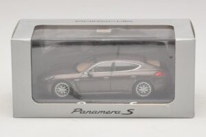 Porsche Panamera 970 S Brown Metallic Minichamps 1:43 WAP0203400E Diecast — photo 5 of 5