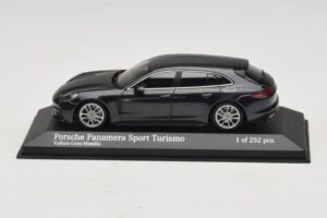 Porsche Panamera 971 4 E-Hybrid Sport Turismo Grey Minichamps 1:43 410066112 Diecast