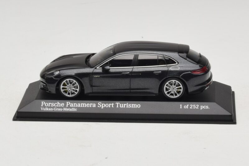 Porsche Panamera 971 4 E-Hybrid Sport Turismo Grey Minichamps 1:43 410066112 Diecast