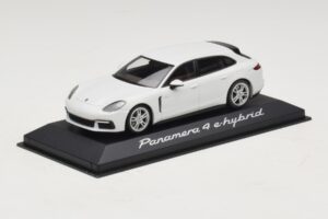 Porsche Panamera 971 4 E-Hybrid White Minichamps 1:43 WAP0207620H Diecast — photo 2 of 5