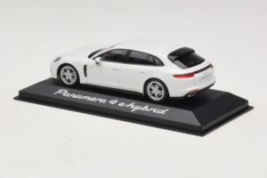 Porsche Panamera 971 4 E-Hybrid White Minichamps 1:43 WAP0207620H Diecast — photo 3 of 5