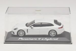 Porsche Panamera 971 4 E-Hybrid White Minichamps 1:43 WAP0207620H Diecast — photo 4 of 5