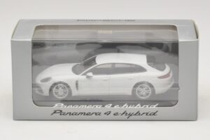 Porsche Panamera 971 4 E-Hybrid White Minichamps 1:43 WAP0207620H Diecast — photo 5 of 5