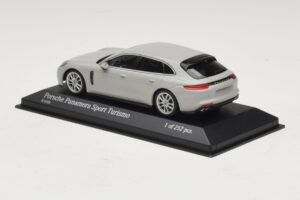 Porsche Panamera 971 Sport Turismo 4E-Hybrid Grey Minichamps 1:43 410066114 Diecast — photo 3 of 5