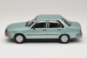 Renault 18 Light Green MCG 1:18 MCG18596 Diecast — photo 3 of 6