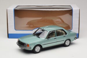 Renault 18 Light Green MCG 1:18 MCG18596 Diecast — photo 6 of 6