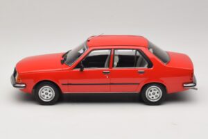 Renault 18 Red MCG 1:18 MCG18595 Diecast — photo 3 of 6