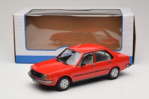 Renault 18 Red MCG 1:18 MCG18595 Diecast — photo 6 of 6