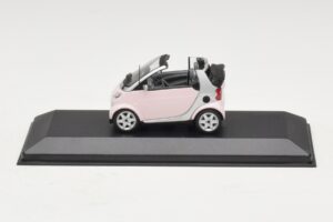 Smart Fortwo 450 Cabrio White Legally Blonde 2 Replacement Box Minichamps 1:43 402173900-R1 Diecast