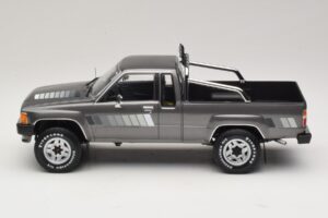 Toyota Hilux N50 Xtra Cab 4x4 Grey Metallic KK-Scale 1:18 KKDC181563 Diecast — photo 3 of 6