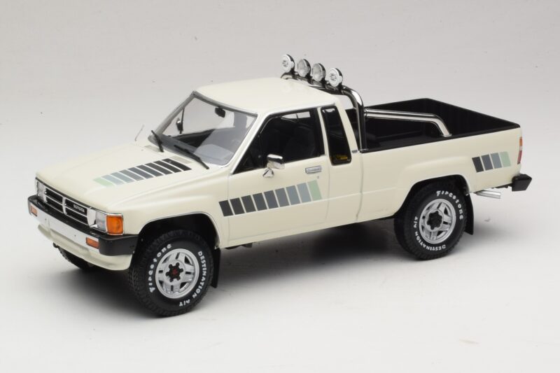 Toyota Hilux N50 Xtra Cab 4x4 White KK-Scale 1:18 KKDC181564 Diecast