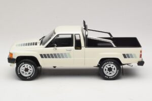 Toyota Hilux N50 Xtra Cab 4x4 White KK-Scale 1:18 KKDC181564 Diecast — photo 3 of 6