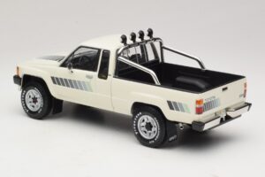 Toyota Hilux N50 Xtra Cab 4x4 White KK-Scale 1:18 KKDC181564 Diecast — photo 5 of 6