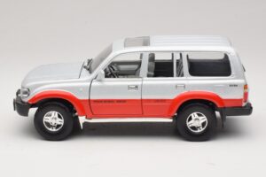 Toyota Land Cruiser J80 Silver Red Road Legends 1:18 92098 Diecast — photo 4 of 8