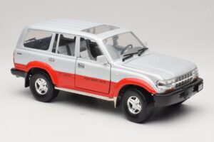 Toyota Land Cruiser J80 Silver Red Road Legends 1:18 92098 Diecast — photo 6 of 8