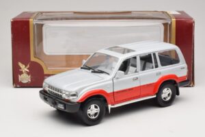 Toyota Land Cruiser J80 Silver Red Road Legends 1:18 92098 Diecast — photo 8 of 8