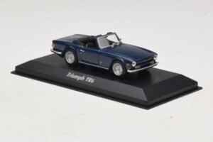 Triumph TR6 Dark Blue Maxichamps 1:43 940132570 Diecast — photo 3 of 5