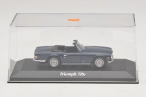 Triumph TR6 Dark Blue Maxichamps 1:43 940132570 Diecast — photo 4 of 5