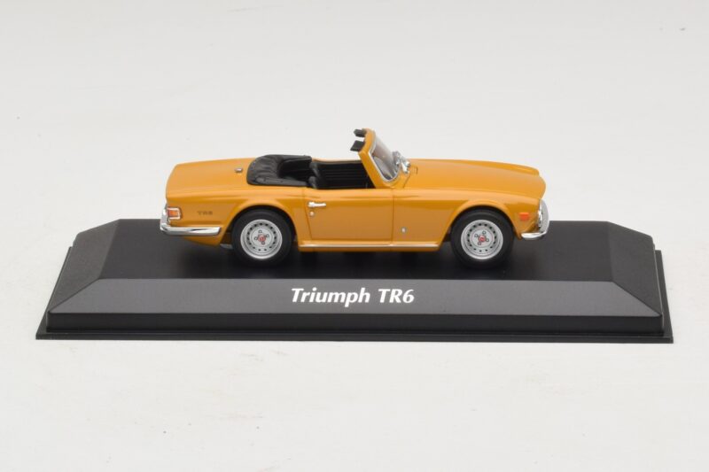 Triumph TR6 Orange Maxichamps 1:43 940132571 Diecast