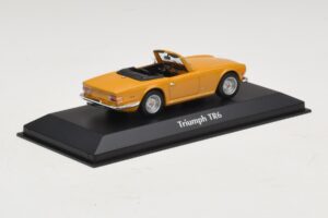 Triumph TR6 Orange Maxichamps 1:43 940132571 Diecast — photo 2 of 5