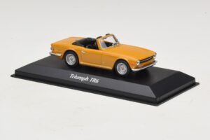 Triumph TR6 Orange Maxichamps 1:43 940132571 Diecast — photo 3 of 5