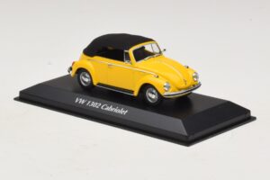 Volkswagen 1302 Cabriolet Yellow Maxichamps 1:43 940055030 Diecast — photo 3 of 5