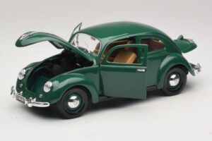 Volkswagen Beetle Green Maisto 1:18 32820 Diecast — photo 2 of 8