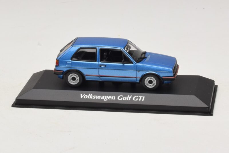 Volkswagen Golf GTI Mk2 Blue Metallic Maxichamps 1:43 940054120 Diecast