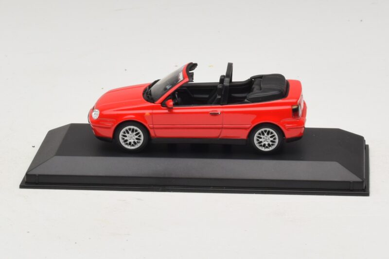 Volkswagen Golf Mk4 Cabriolet Red Dealer Edition Minichamps 1:43 GOLF006 Diecast