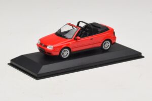 Volkswagen Golf Mk4 Cabriolet Red Dealer Edition Minichamps 1:43 GOLF006 Diecast — photo 2 of 5