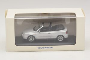 Volkswagen Golf Mk4 Cabriolet Silver Dealer Edition Minichamps 1:43 GOLF004 Diecast — photo 5 of 5