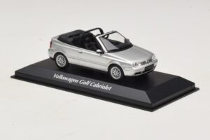Volkswagen Golf Mk4 Cabriolet Silver Maxichamps 1:43 940058331 Diecast — photo 3 of 5