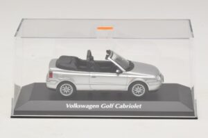 Volkswagen Golf Mk4 Cabriolet Silver Maxichamps 1:43 940058331 Diecast — photo 4 of 5