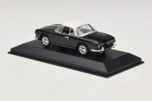 Volkswagen Karmann Ghia Black With White Roof Minichamps 1:43 430050224 Diecast — photo 3 of 5