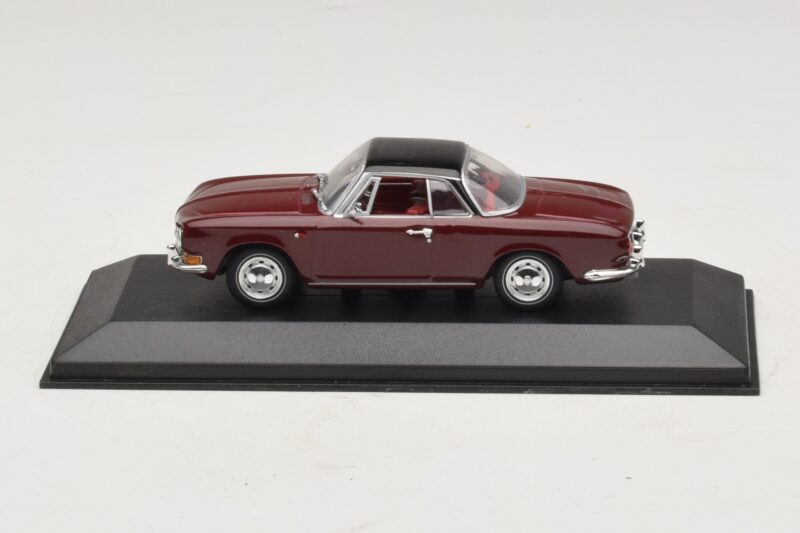 Volkswagen Karmann Ghia Red With Black Roof Minichamps 1:43 GHIA002 Diecast
