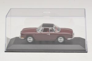 Volkswagen Karmann Ghia Red With Black Roof Minichamps 1:43 GHIA002 Diecast — photo 4 of 5