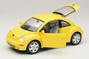 Volkswagen New Beetle A4 Yellow Bburago 1:18 3302 Diecast — photo 2 of 8