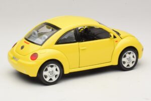 Volkswagen New Beetle A4 Yellow Bburago 1:18 3302 Diecast — photo 3 of 8