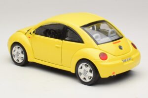 Volkswagen New Beetle A4 Yellow Bburago 1:18 3302 Diecast — photo 7 of 8